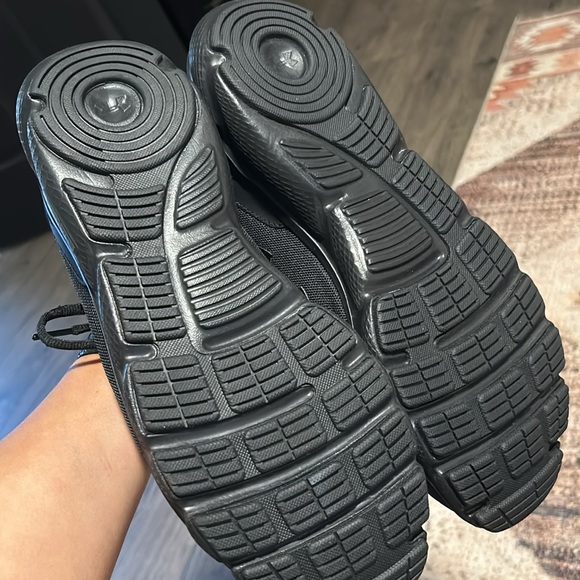 Men’s UA sneakers - Picture 3 of 3